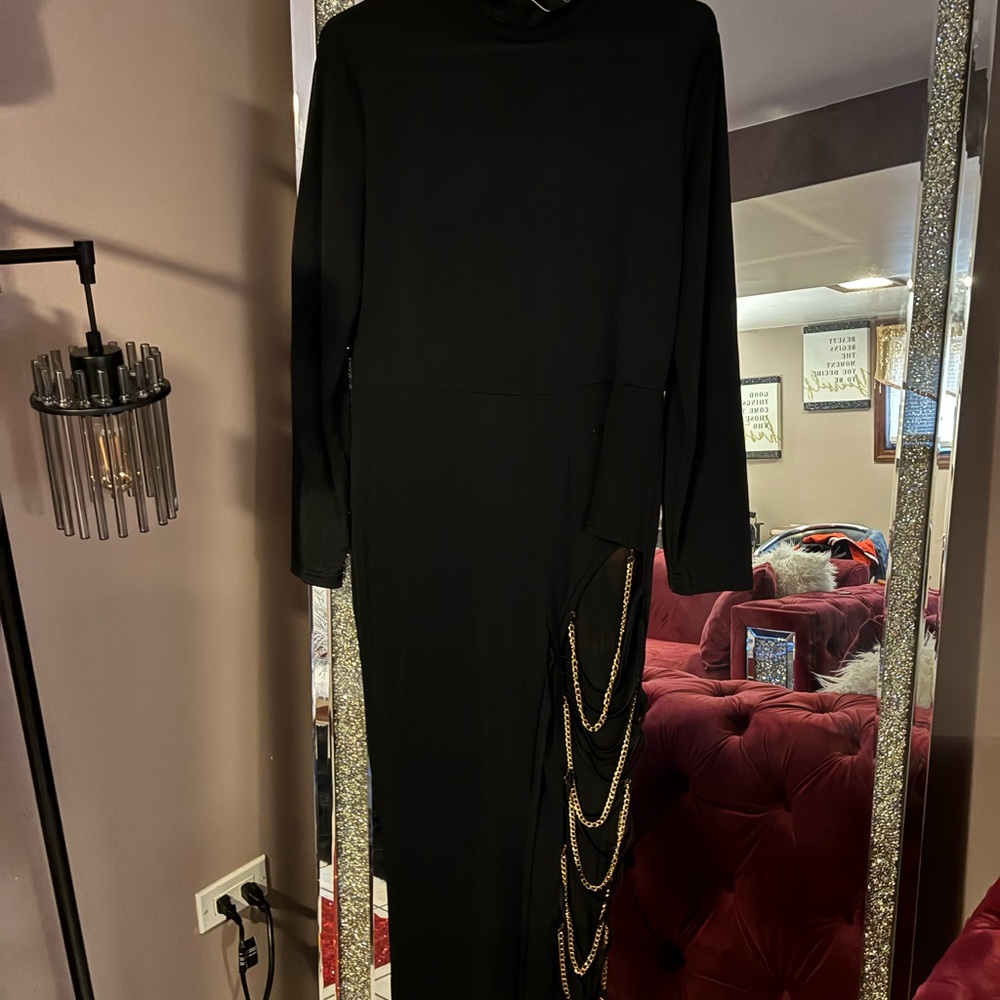 Black Long Sleeve Chain-Accent Maxi Dress